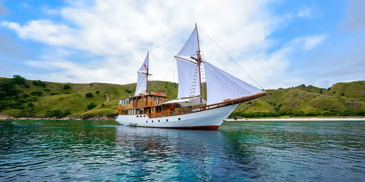 Komodo Liveaboard Prices 2026: Complete Cost Tables