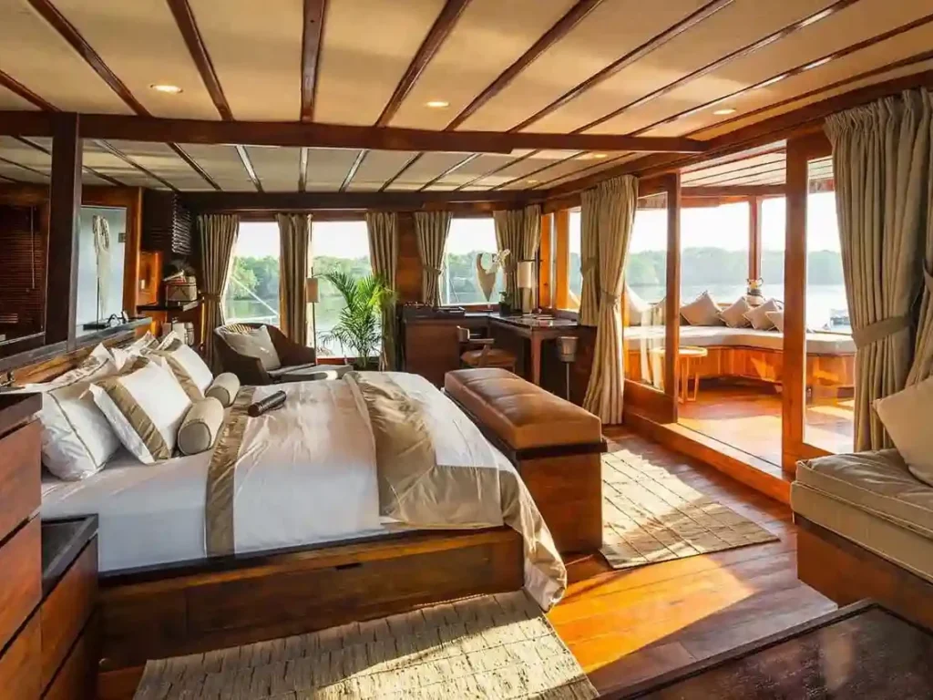 Prana Batavia Suite | Raja Ampat Liveaboard | Komodo Luxury