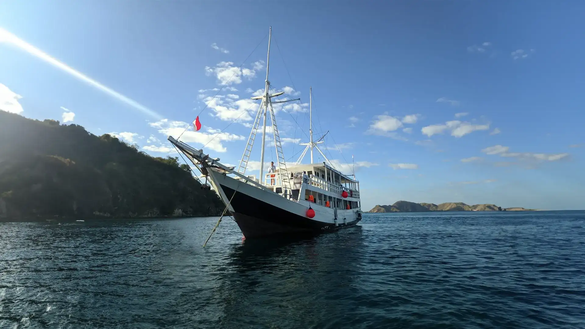 Rafida Yacht Cruise Phinisi Charter by Komodo Luxury