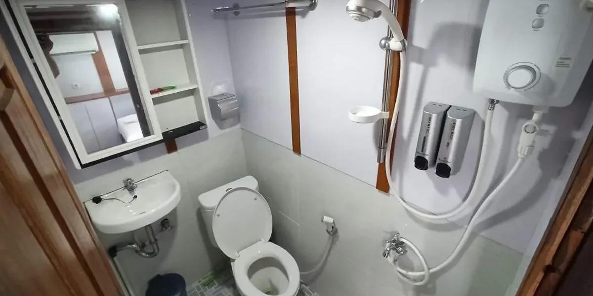 Riley-Deluxe-Cabin-2