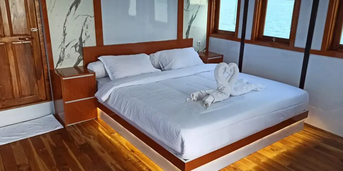 Riley-Master-Suite-Cabin