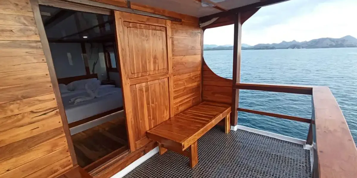 Riley-Master-Suite-Cabin-Balcony