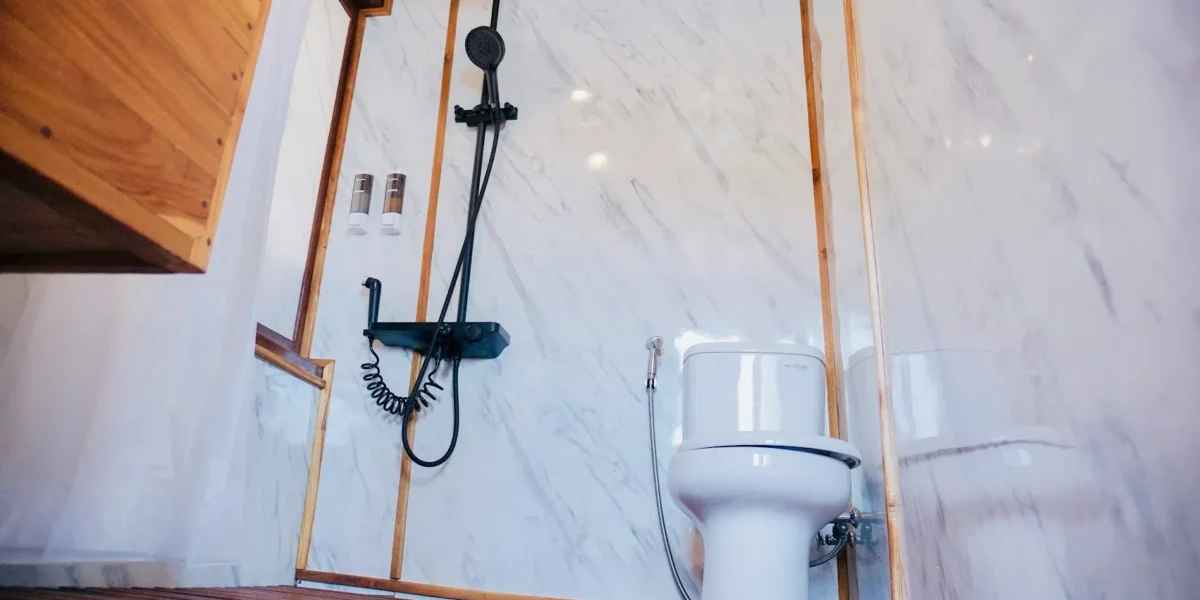 Rinca Cabin 1&2 Bathroom Sukha Sail Phinisi | Komodo Luxury