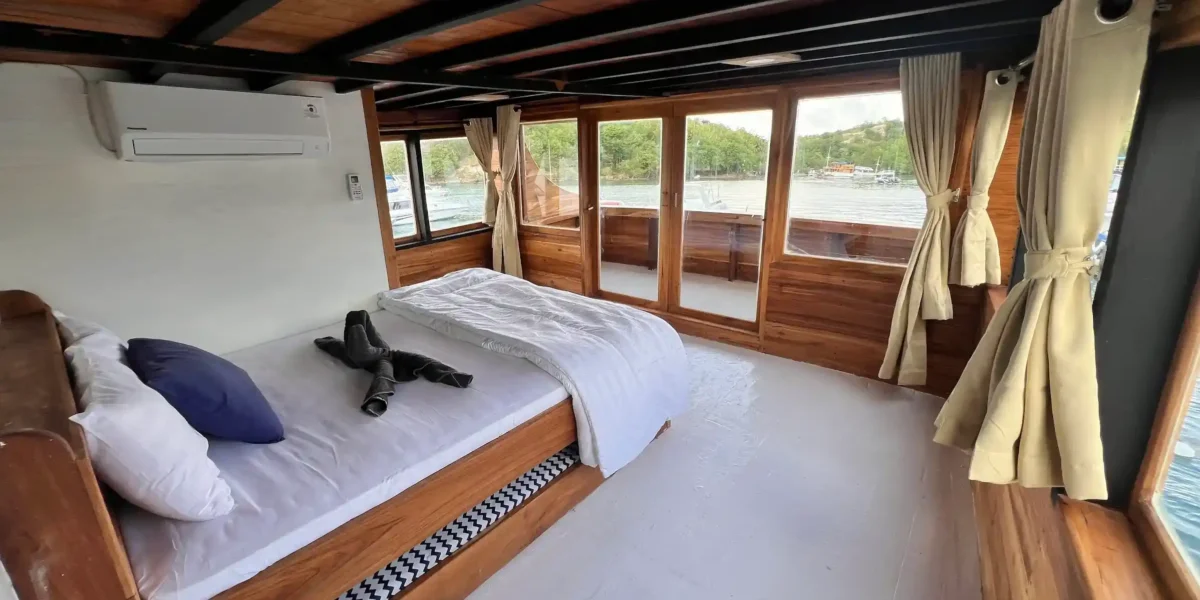 Royal Master Cabin Balcony Flores Utama Phinisi Boat Charter | Komodo Luxury