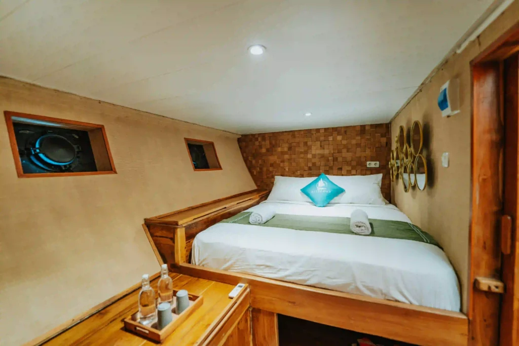 Ruby Cabin - Cordelia Phinisi Boat Charter | Komodo Luxury