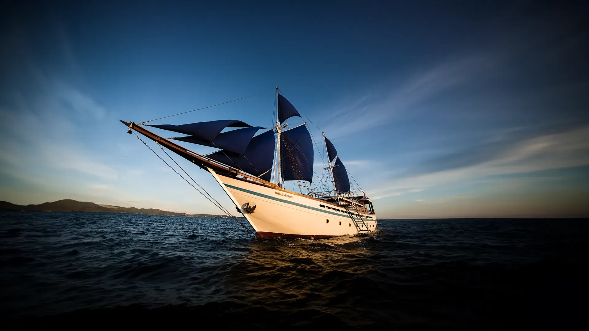 Samambaia Yacht Cruise Phinisi Charter by Komodo Luxury