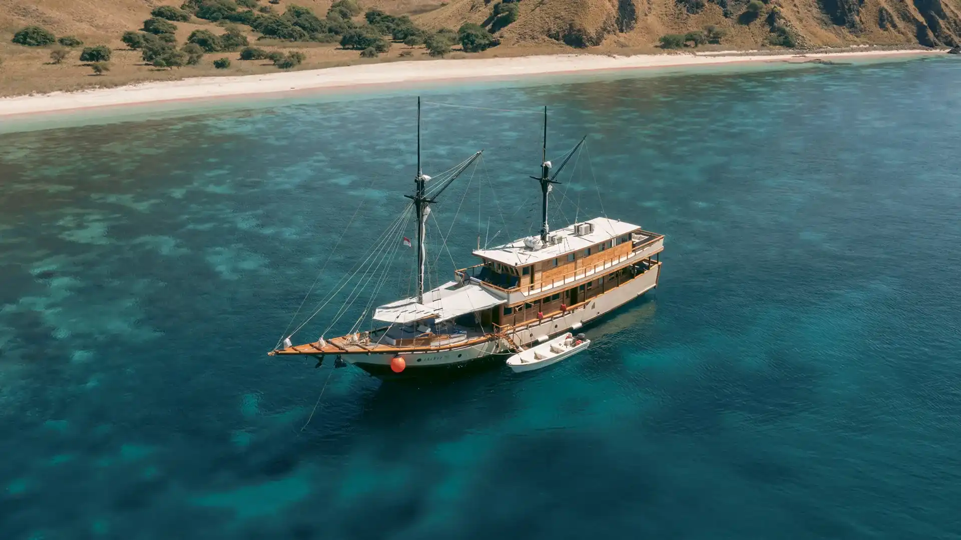 Samara 1 Yacht Cruise Phinisi Charter by Komodo Luxury