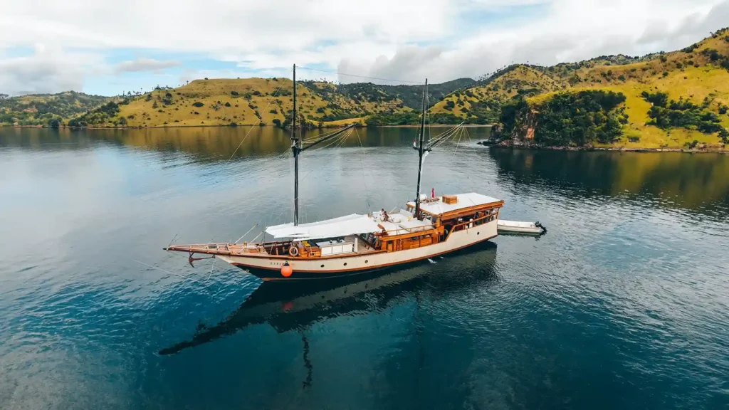 Samara 2 Yacht Cruise Phinisi Charter | Labuan Bajo Yacht Rental | Komodo Luxury