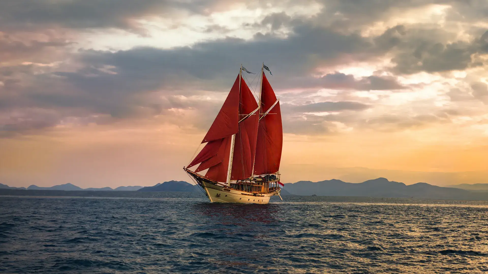 Phinisi Voyage | 7-21 Day Luxury Yacht Voyages Across Indonesia