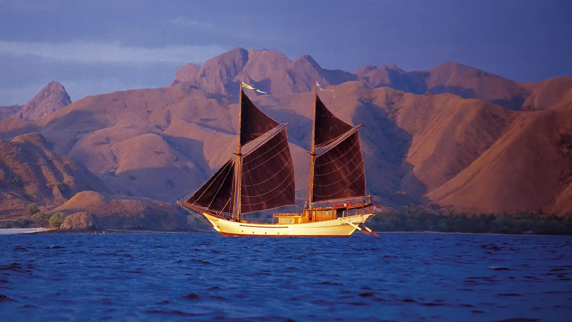 Silolona Yacht Cruise Phinisi Charter by Komodo Luxury