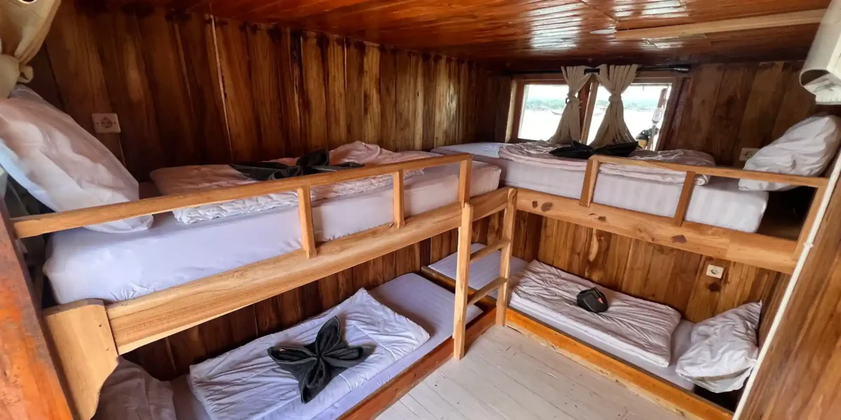 Share Cabin Flores Utama Phinisi Boat Charter | Komodo Luxury