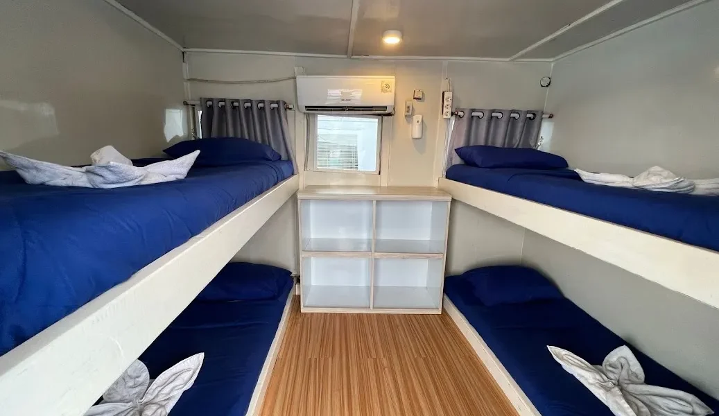 Ла Диана Финиси Финиси Чартер лодки | Ла Диана Финиси Финиси Чартер лодки | Каюта капитана Ла Диана Финиси | Комодо Люкс | Комодо Люкс