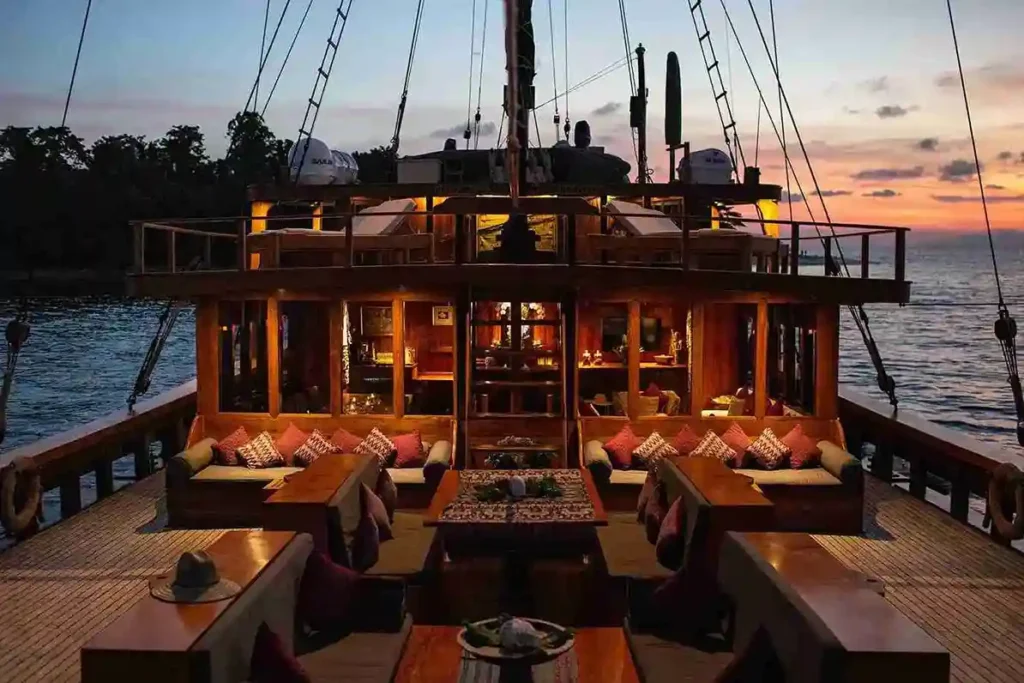 Silolona Yacht Cruise | Komodo Luxury