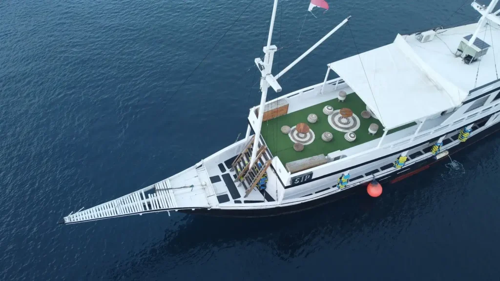 SIP Phinisi Boat Charter | SIP Phinisi Exterior | Komodo Tour | Komodo Luxury