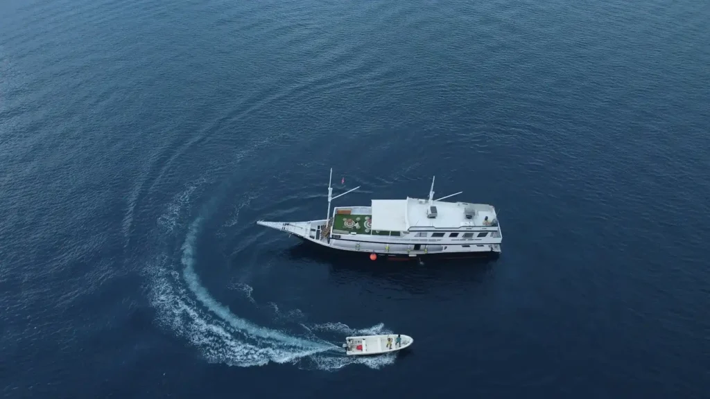 SIP Phinisi Boat Charter | SIP Phinisi Exterior | Komodo Tour | Komodo Luxury