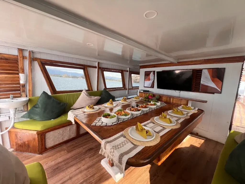 SIP Phinisi Boat Charter | SIP Phinisi Karaoke & Dining Area | Komodo Tour | Komodo Luxury