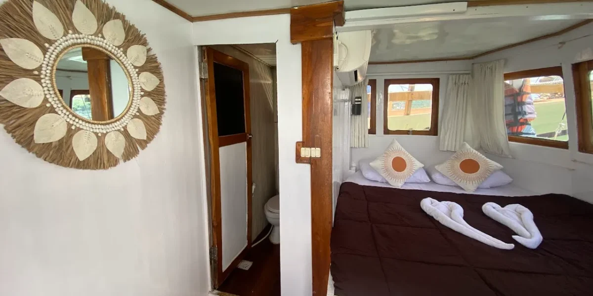 SIP Phinisi Boat Charter | SIP Phinisi Master Cabin | Komodo Tour | Komodo Luxury