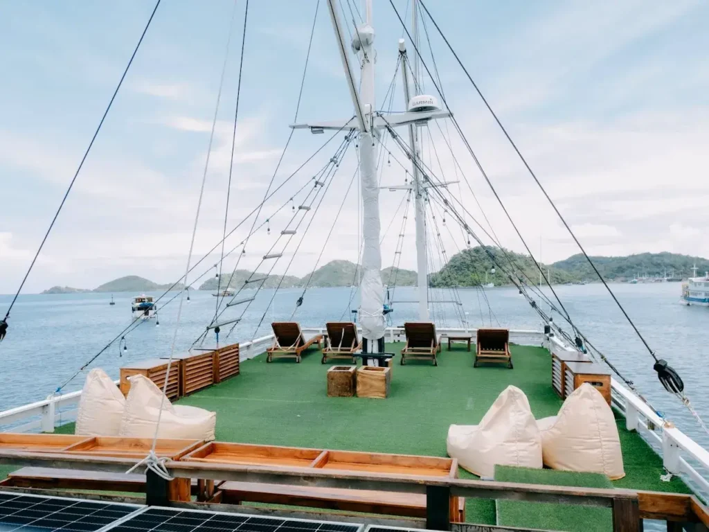 Sukha Sail Phinisi Boat Charter | Sundeck Sukha Sail Phinisi | Komodo Luxury