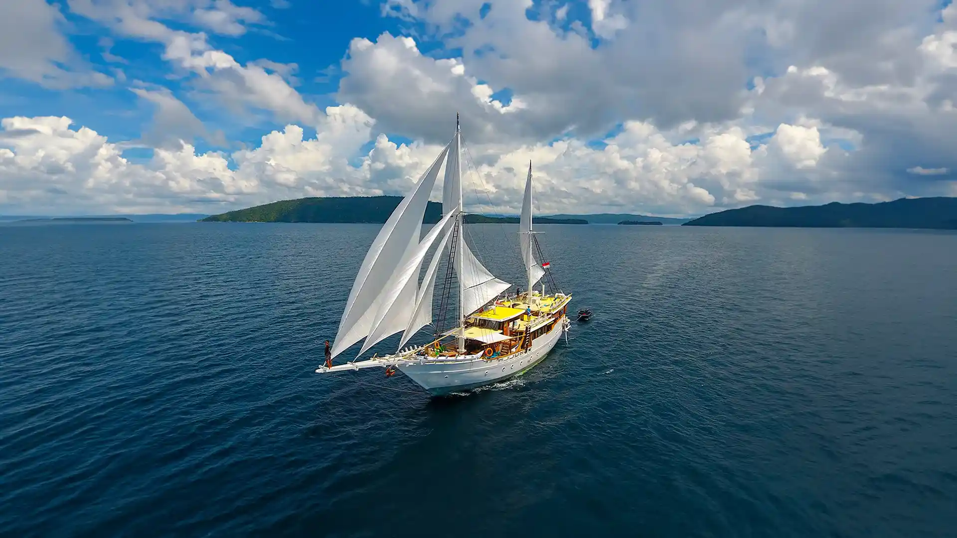 Teman Yacht Cruise Phinisi Charter by Komodo Luxury