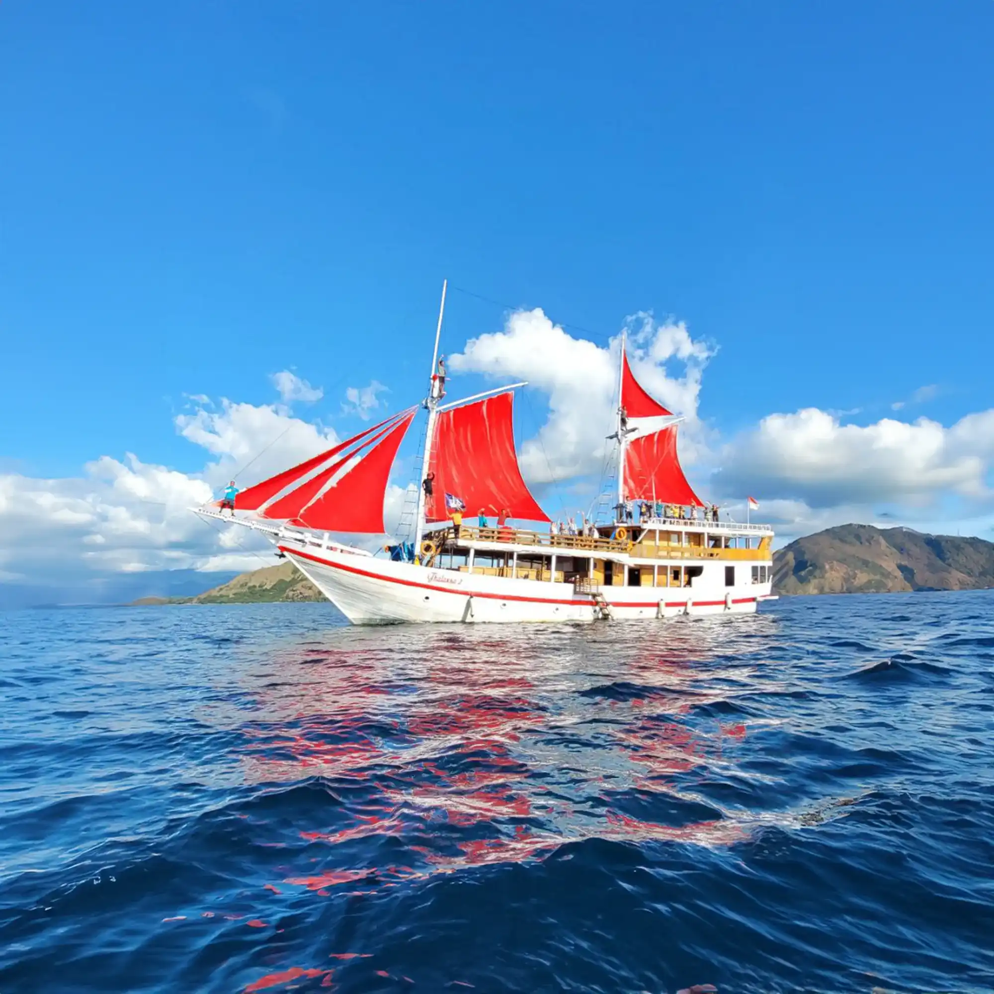 Thalassa 2 Yacht Cruise Phinisi - KomodoLuxury