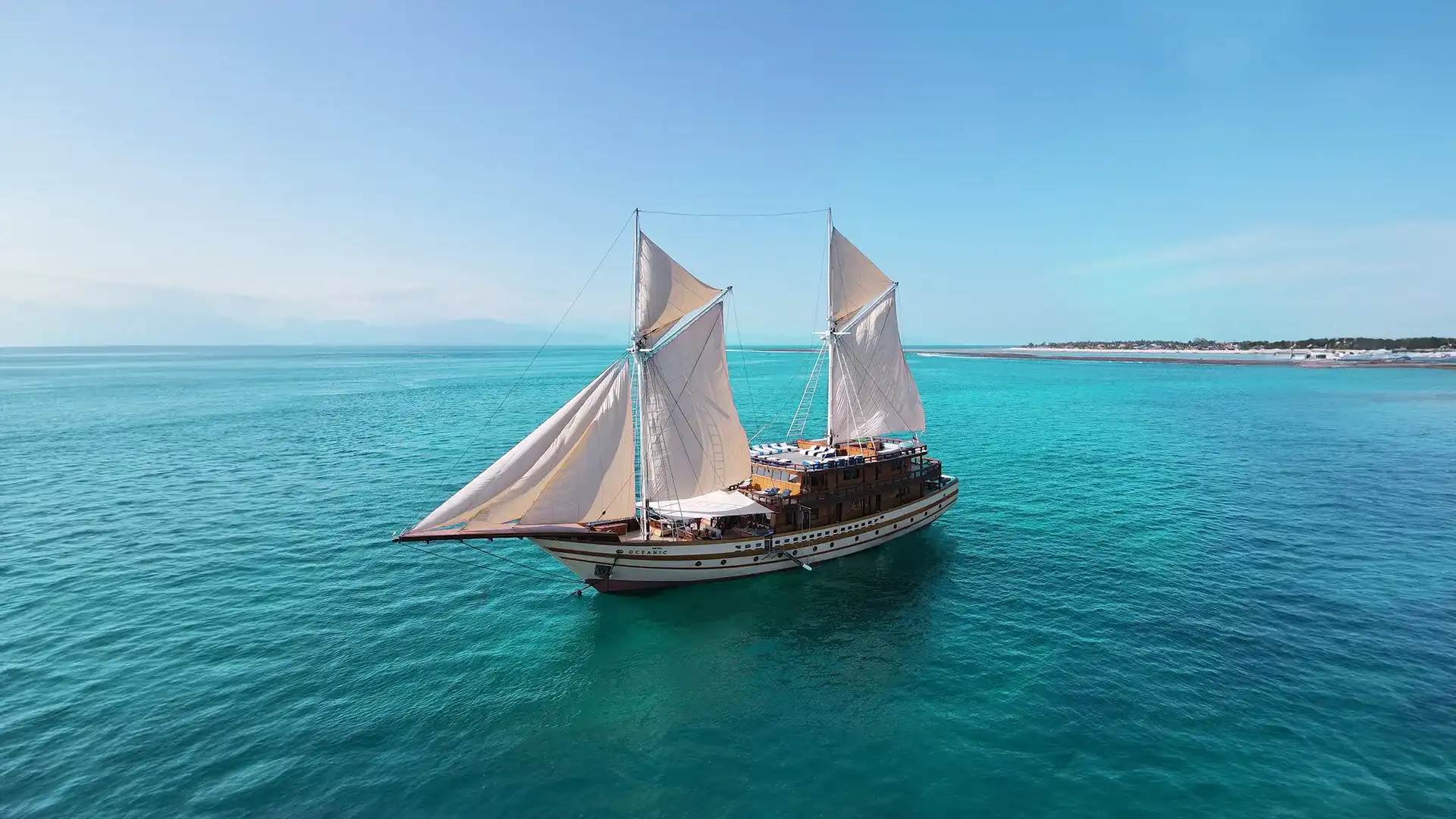 The Maj Oceanic Yacht Cruise Phinisi Charter by Komodo Luxury