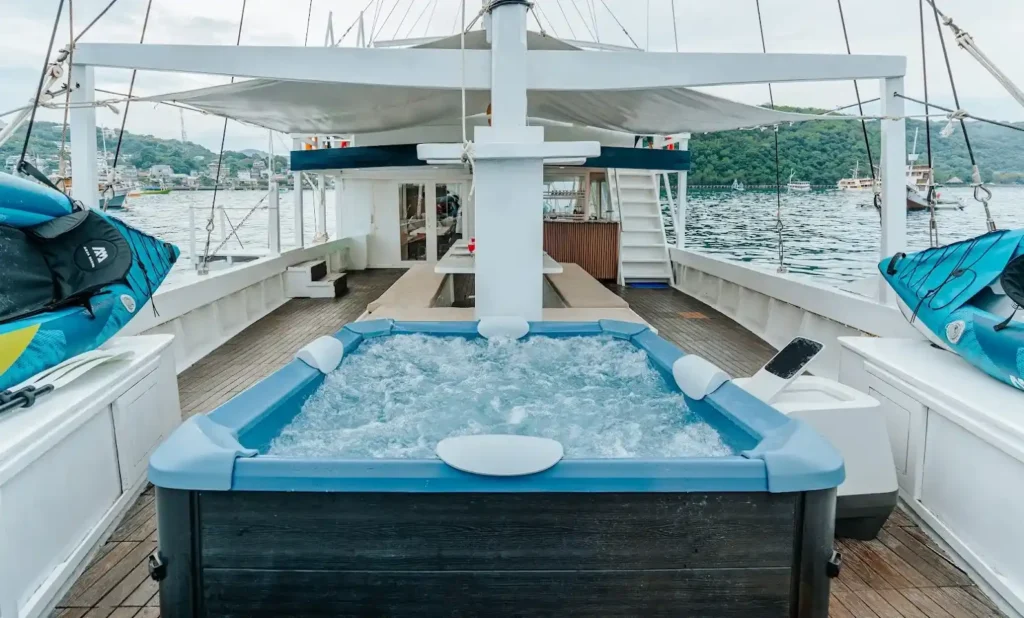 Tara Phinisi Cruise Boat Charter | Jacuzzi | Komodo Tour | Komodo Luxury