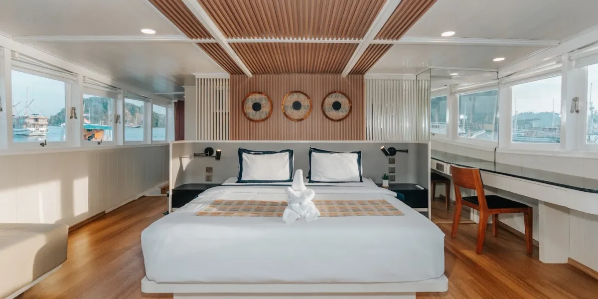 Tara Phinisi Cruise Boat Charter | Tara Master Cabin | Komodo Luxury