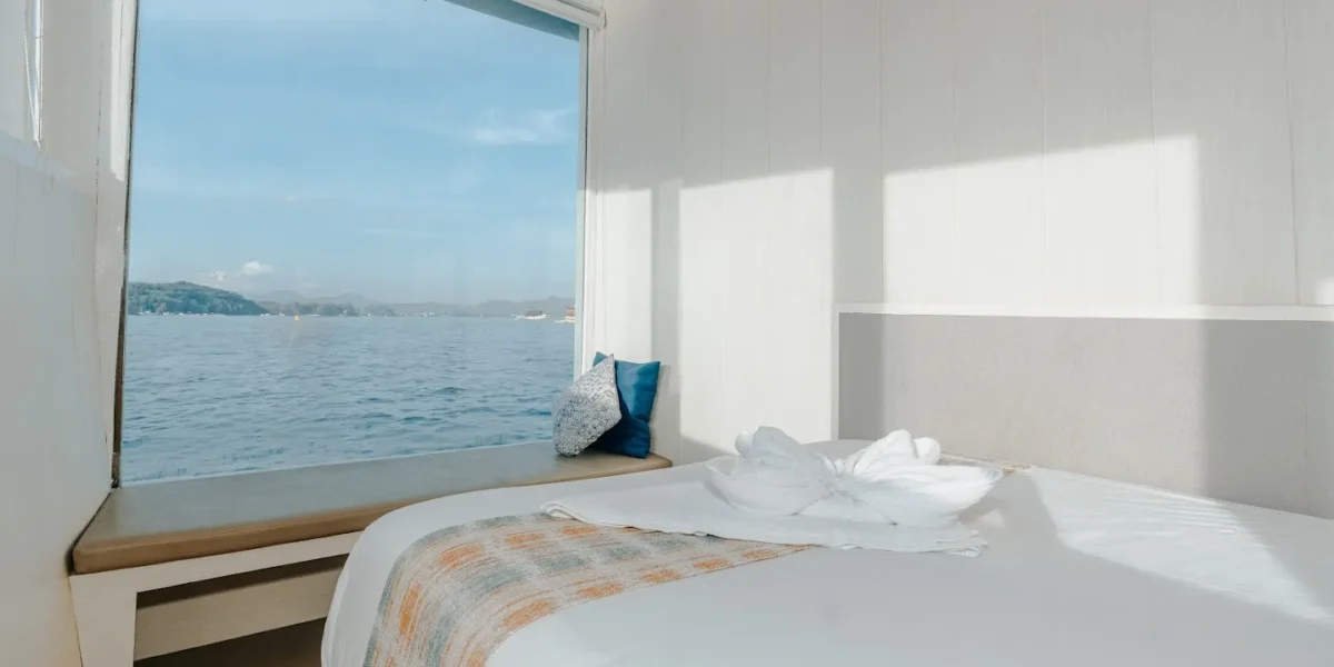 Tara Phinisi Cruise Boat Charter | Tara Panoramic View Cabin | Komodo Luxury