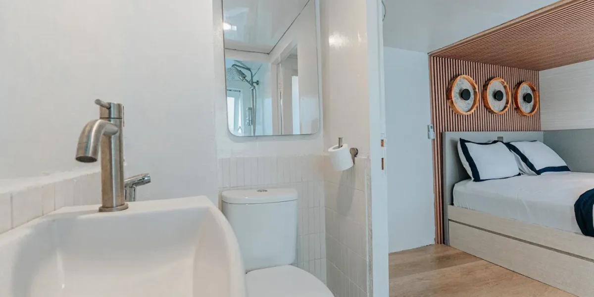 Tara Phinisi Cruise Boat Charter | Tara Sea View Cabin Bathroom | Komodo Luxury