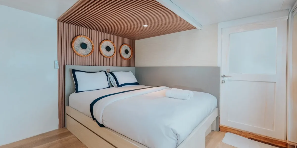 Tara Phinisi Cruise Boat Charter | Tara Sea View Cabin | Komodo Luxury