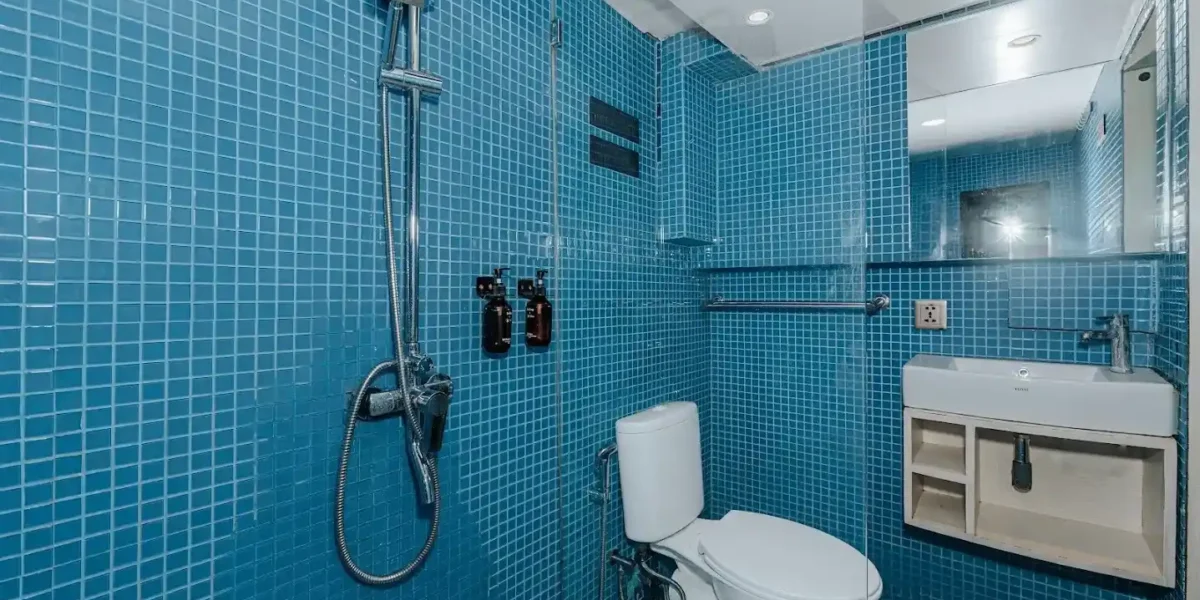 Tara Phinisi Cruise Boat Charter | Sharing Cabin 3 Bathroom Tara | Komodo Tour | Komodo Luxury