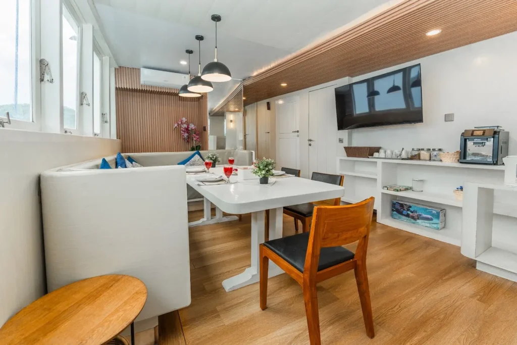 Tara Phinisi Cruise Boat Charter | Tara Indoor Dining Area | Komodo Luxury