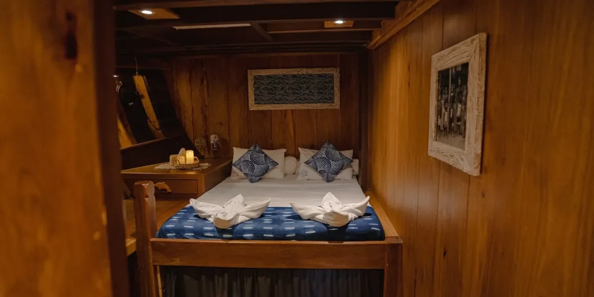 Teman Liveaboard Phinisi Boat Charter | Teman Liveaboard Banda & Flores Cabin | Komodo Luxury