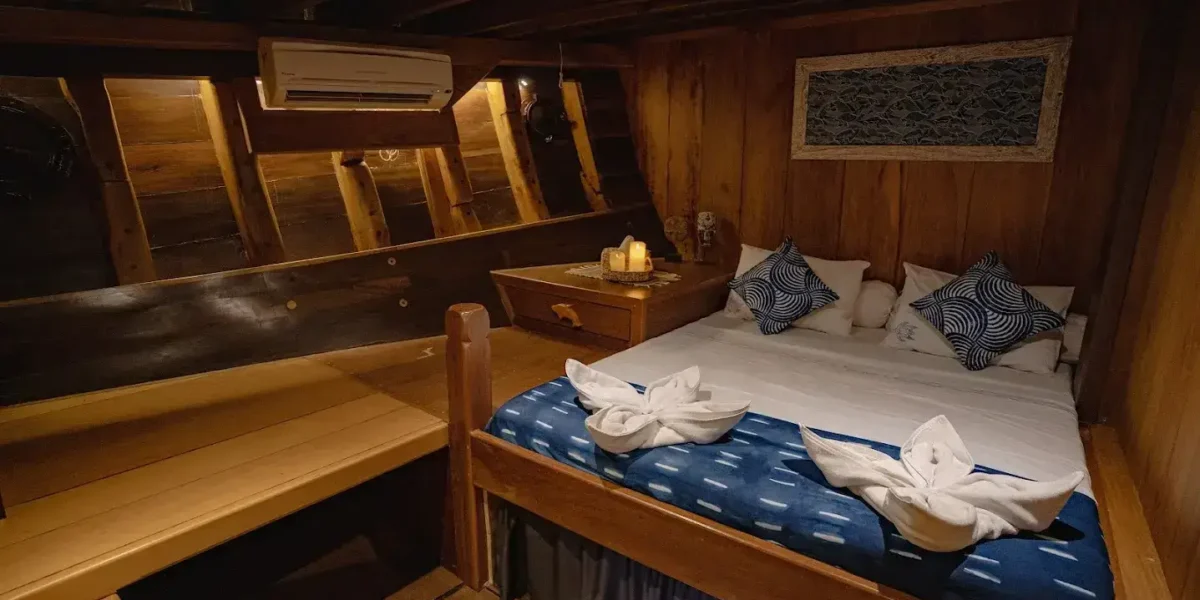 Teman Liveaboard Phinisi Boat Charter | Teman Liveaboard Banda & Flores Cabin | Komodo Luxury