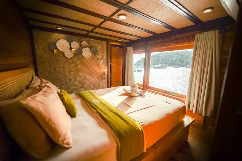 Yumana Signature Cabin Upper Deck Cabin | Komodo Luxury