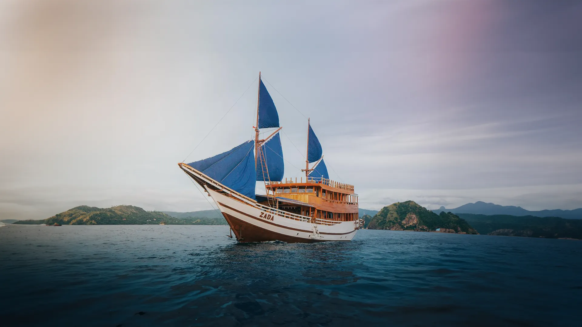 Zada Ulla Yacht Cruise Phinisi Charter by Komodo Luxury