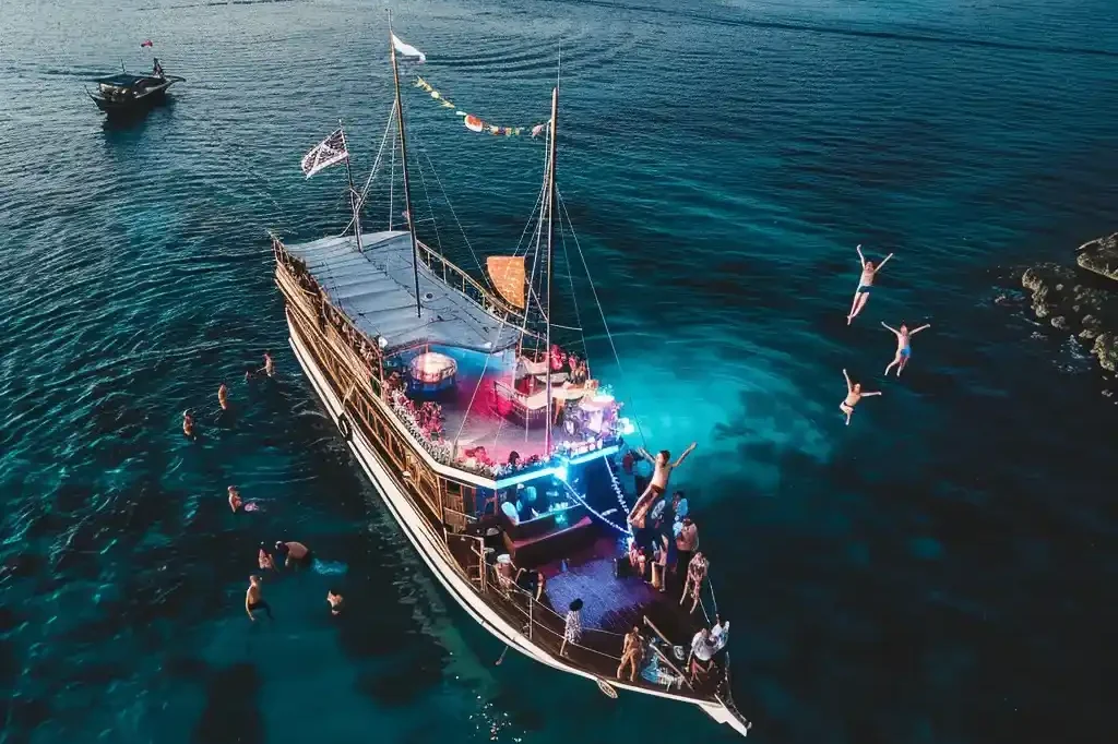 Boat Party Komodo