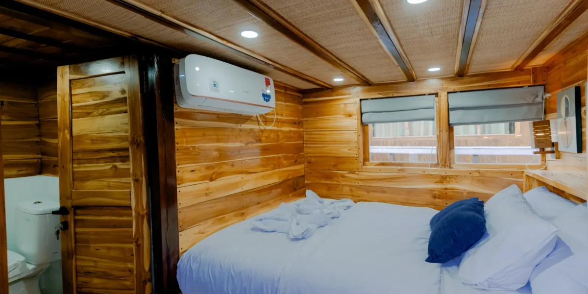 Barakati Bonelalo Room | Barakati Phinisi Boat Charter | Komodo Luxury