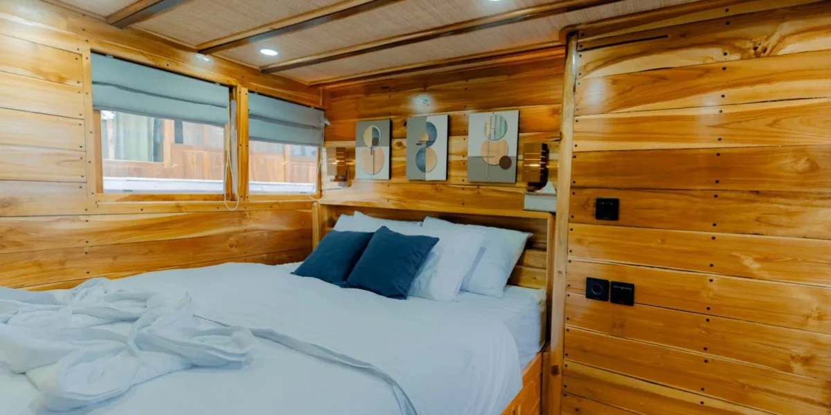 xBarakati Bonelalo Room | Barakati Phinisi Boat Charter | Komodo Luxury