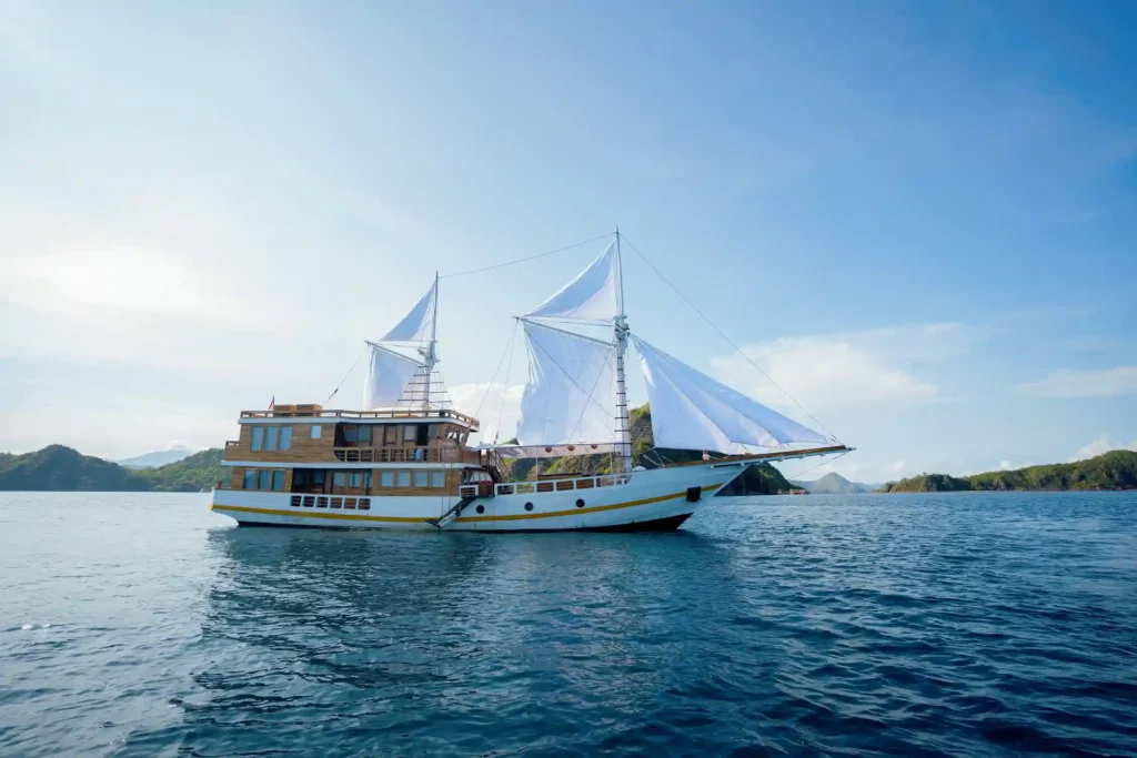 Barakati Phinisi | Komodo Island tour | Komodo Luxury