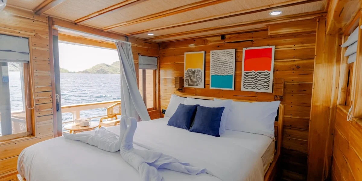 Barakati Nirwana Room | Barakati Phinisi Boat Charter | Komodo Luxury