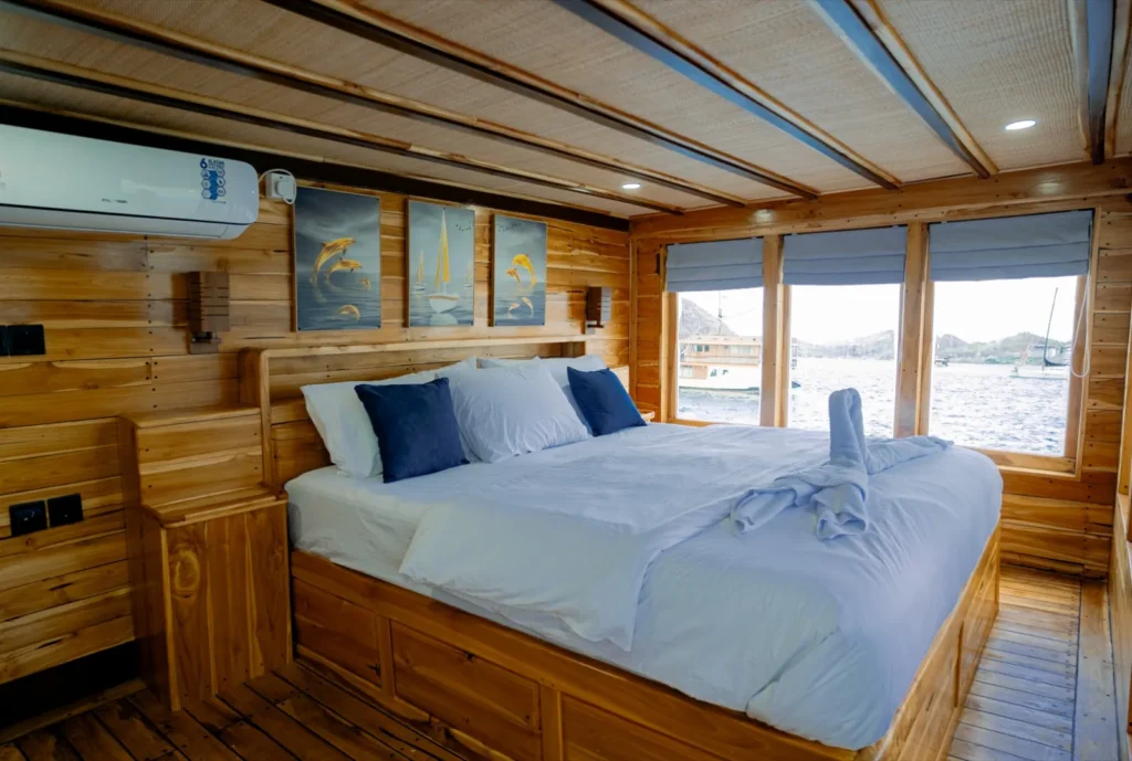Barakati Phinisi Boat Charter | Barakati Wolio Cabin | Komodo Luxury