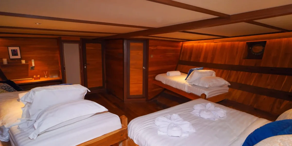 lamain 1 famaly cabin bath