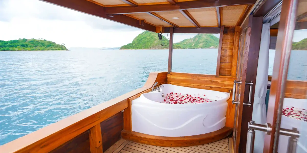 lamain master cabin jacuzzi