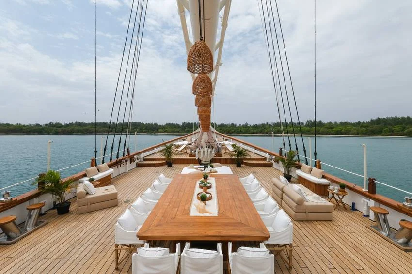 Fine Dining Onboard | Honeymoon Yacht Charters in Indonesia | Komodo Luxury