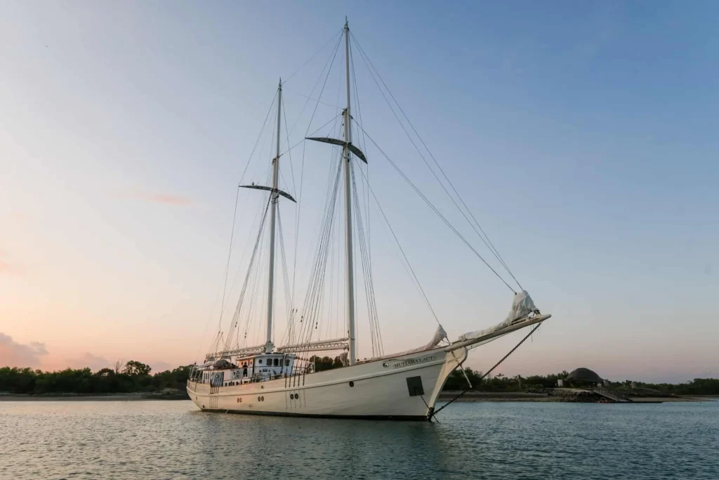 Mutiara laut | Luxury Yacht Charter Komodo | KomodoLuxury