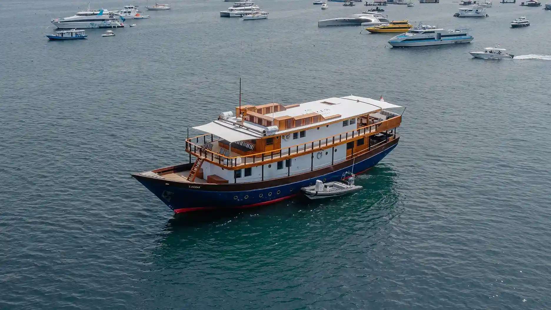 Rascal Yacht Cruise Phinisi | Komodo National Park | Komodo Luxury