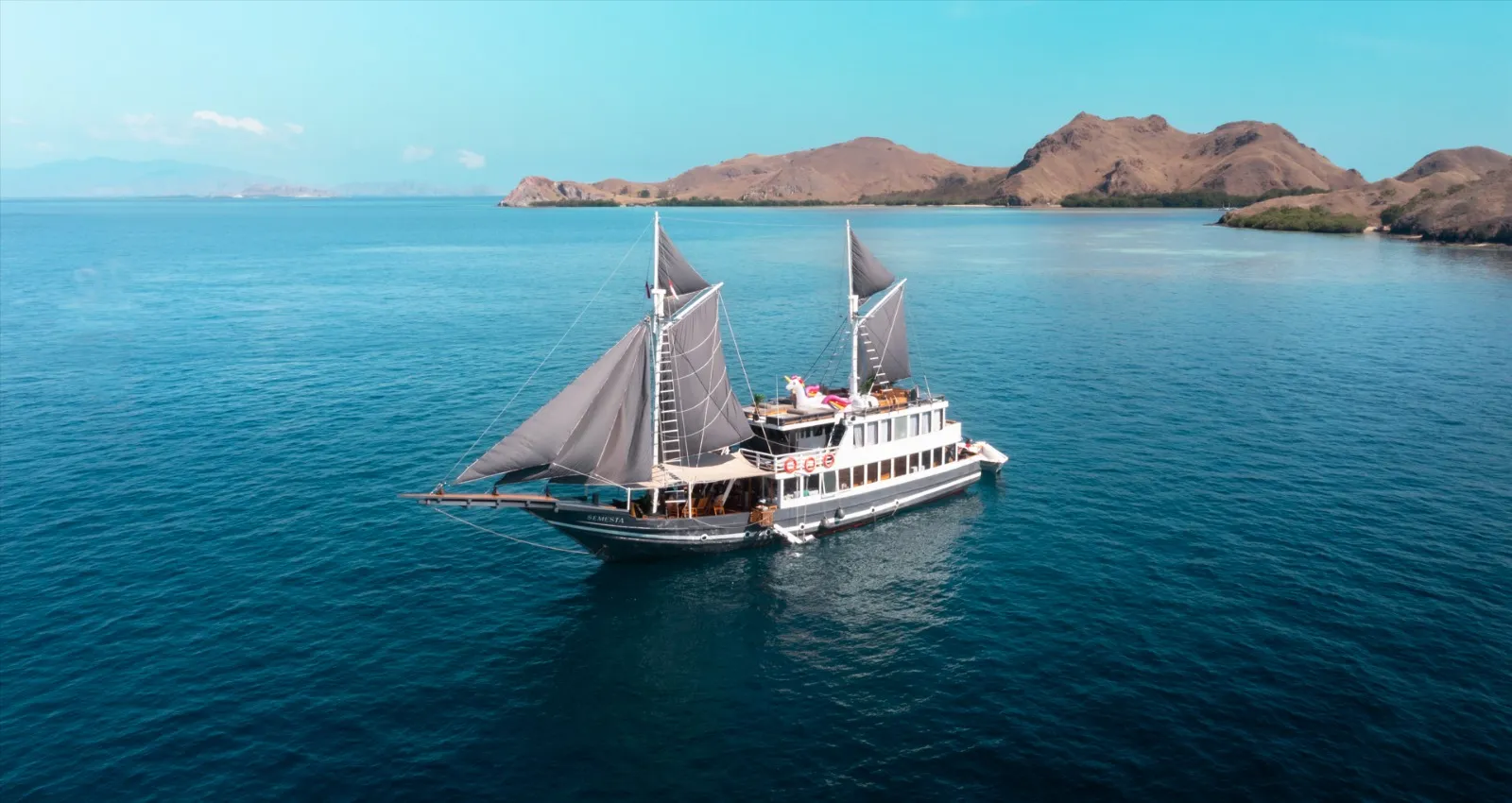 Semesta Voyage Cruise Phinisi Boat | Komodo Luxury