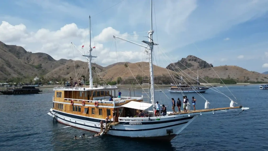 Enjoying Momment on Catnazse Liveaboard | Komodo Luxury