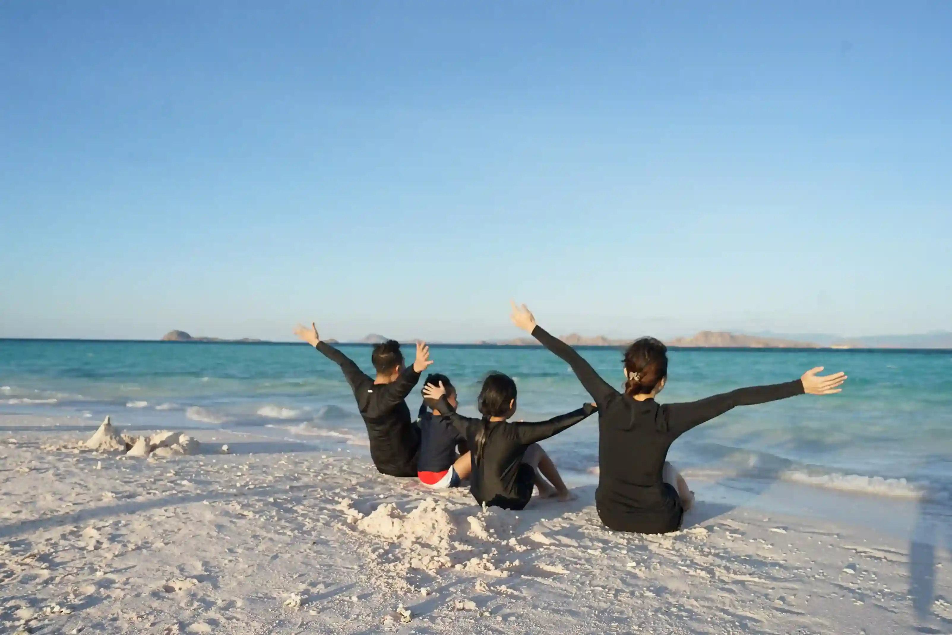 What’s safer for families: family charter vs shared tour Pink Beach Lombok?